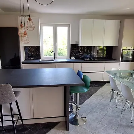 Apartment S Bazenom I Parkingom Pula
