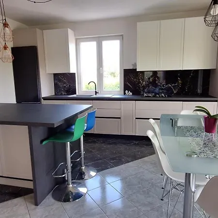 Apartment S Bazenom I Parkingom