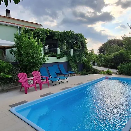 S Bazenom I Parkingom Apartment Pula