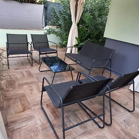 S Bazenom I Parkingom Apartment