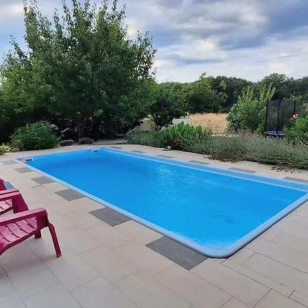 S Bazenom I Parkingom Appartement *